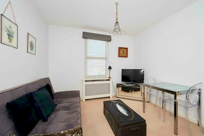 1 Bedroom Apartment To Rent In St George`s Place, BA1