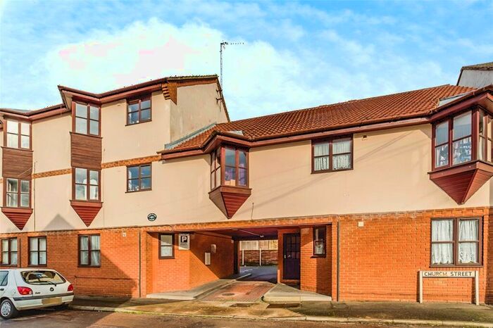 1 Bedroom Flat To Rent In Church Street, Rochester, Kent, ME1