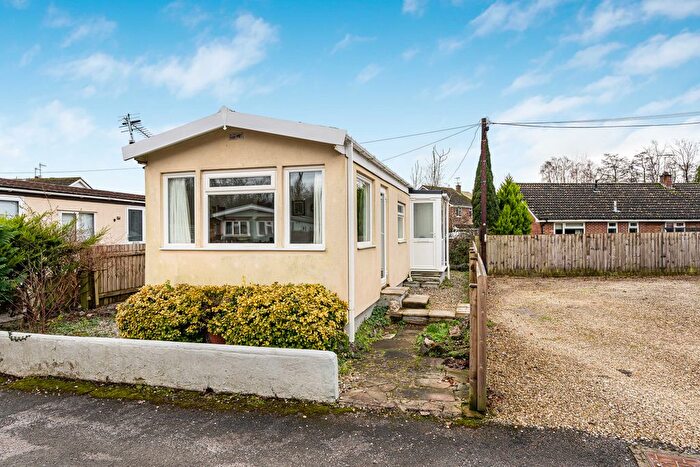 1 Bedroom Mobile/park Home For Sale In Brimley Gardens, Bovey Tracey, TQ13