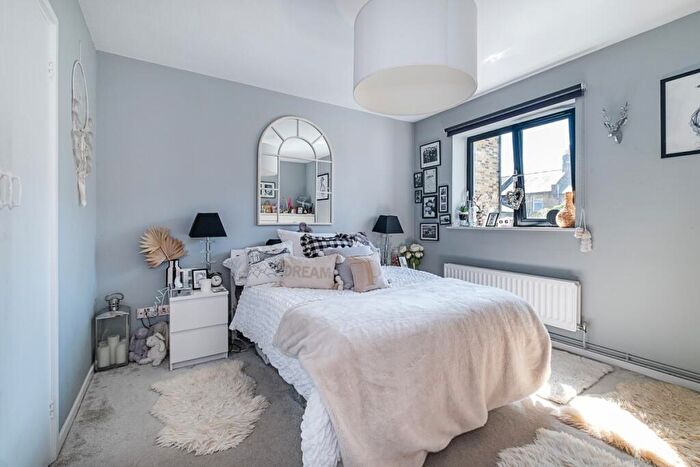 2 Bedroom Flat To Rent In Beauchamp Road London, SW11