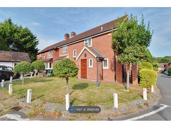 4 Bedroom Detached House To Rent In Avalon Close, Watford, WD25
