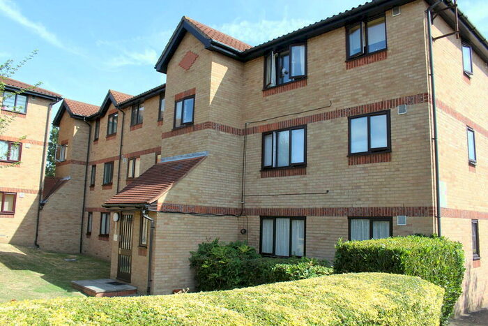 1 Bedroom Apartment To Rent In Waddington Close, Enfield, EN1
