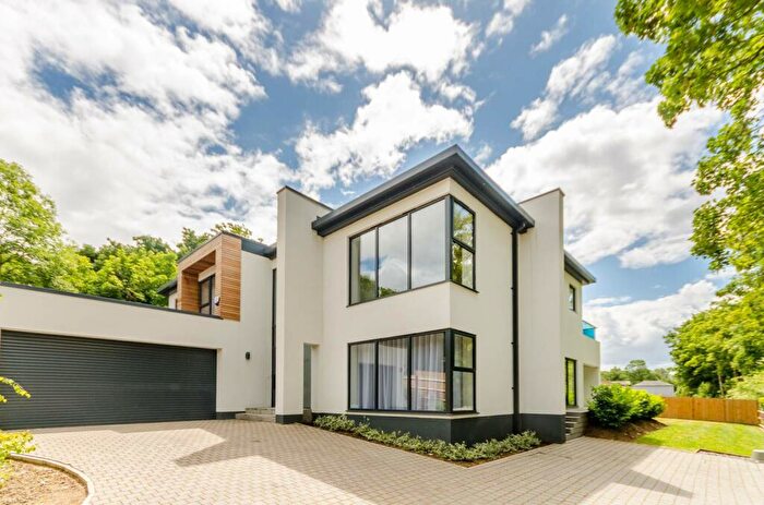 4 Bedroom Detached House To Rent In Old Malden Lane, Worcester Park, KT4