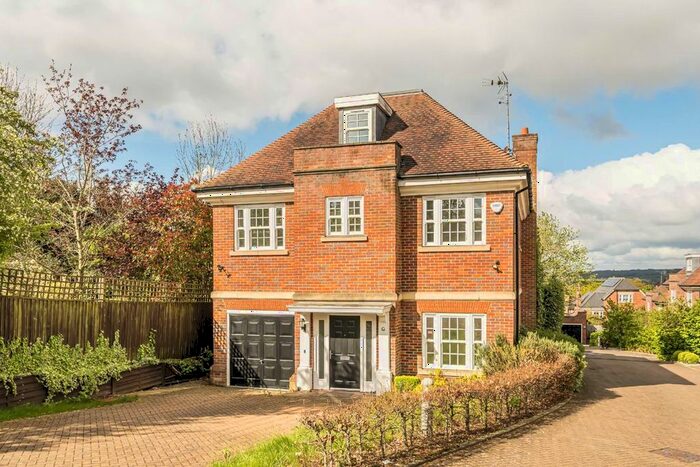 6 Bedroom Detached House To Rent In Bramley Close, London, NW7