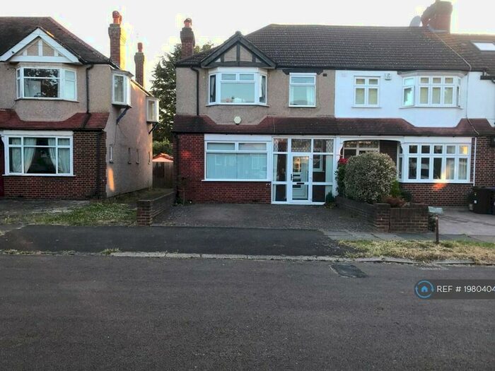 3 Bedroom End Of Terrace House To Rent In Northway, Morden, SM4