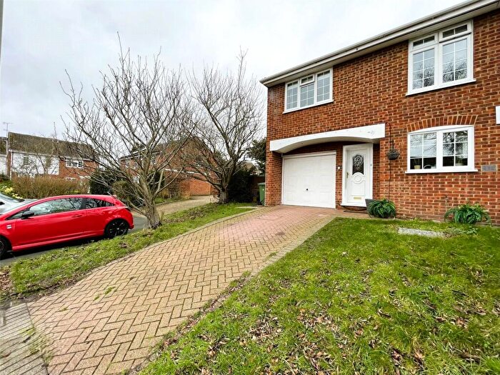 3 Bedroom Semi Detached House For Sale In Malvern Road, Farnborough, Hampshire, GU14