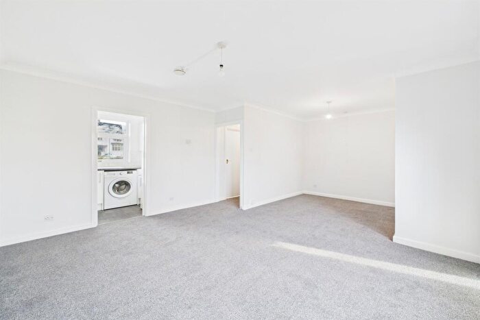 Flat To Rent In South Norwood Hill, London, SE25