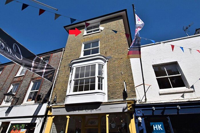 1 Bedroom Flat To Rent In High Street, Cowes, Isle Of Wight, PO31