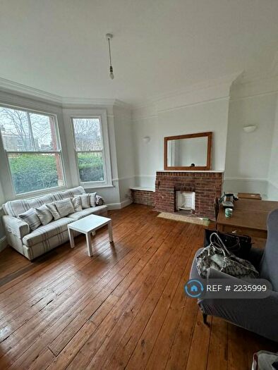 4 Bedroom Flat To Rent In New Cross Road, London, SE14