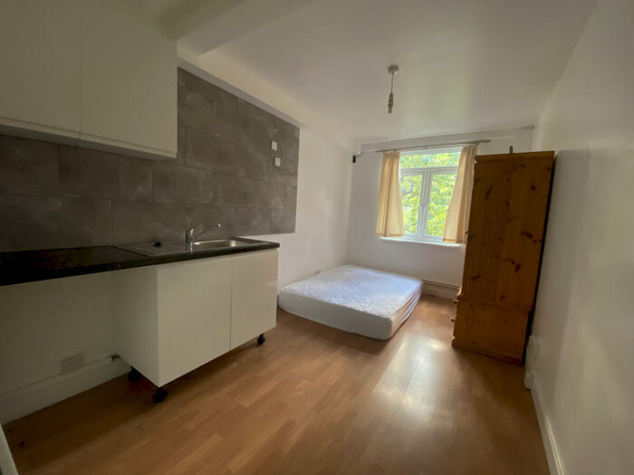 Studio To Rent In Kember Street, Islington, N1
