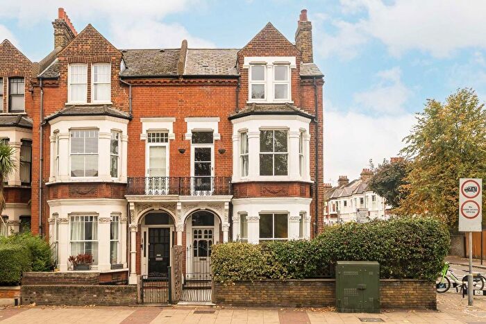 2 Bedroom Flat For Sale In Huguenot Place, Wandsworth, SW18