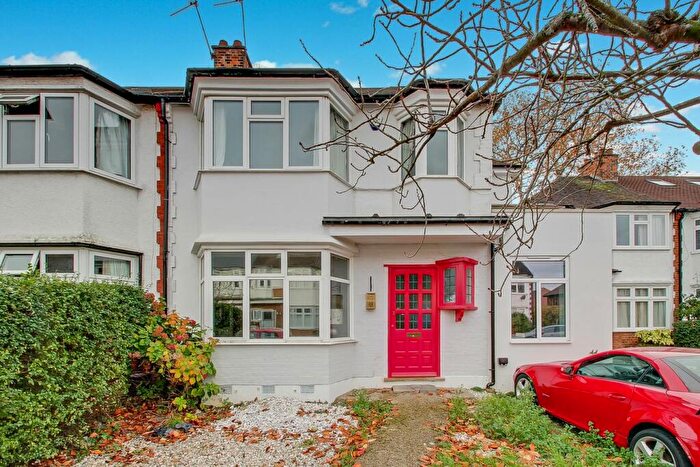 5 Bedroom End Of Terrace House For Sale In Elm Gardens, London, N2