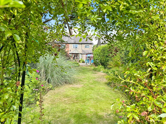 3 Bedroom Semi-Detached House For Sale In Bardon Road, Coalville, LE67