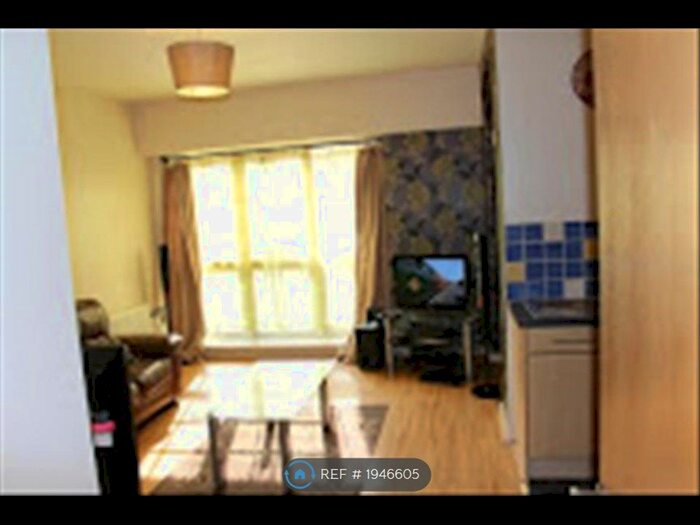 1 Bedroom Flat To Rent In High Street, Romford, RM1