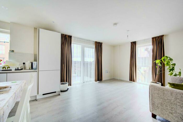2 Bedroom Flat To Rent In Harrow View, Harrow, HA1