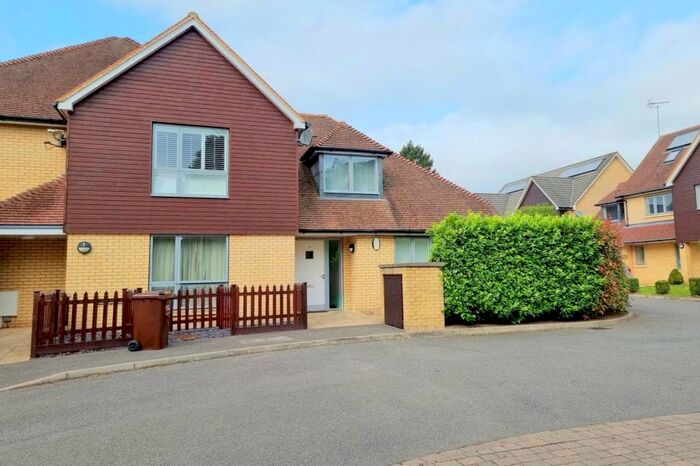 2 Bedroom House To Rent In Bedroom End Terrace House In Caterham On The Hill, CR3