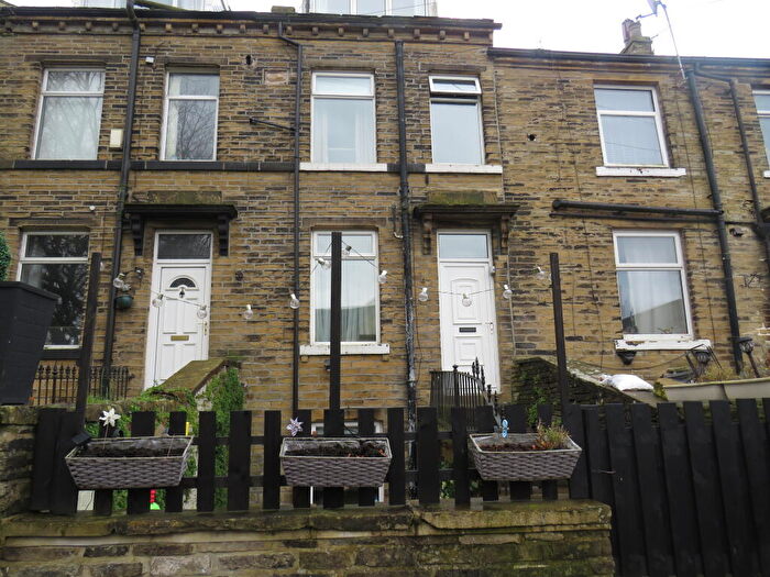 2 Bedroom Property To Rent In Sandy Lane, West Yorkshire, BD15