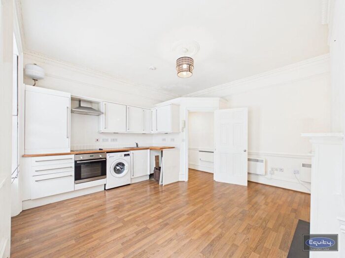 1 Bedroom Flat To Rent In Star Hill, Rochester, ME1