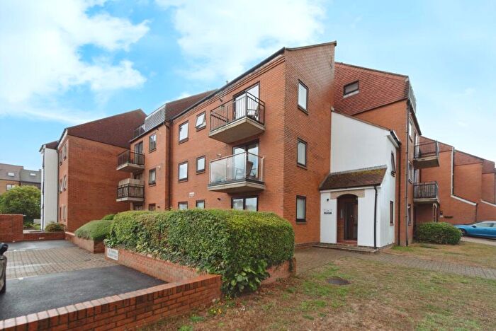 3 Bedroom Maisonette For Sale In Ferry Road, Southsea, Hampshire, PO4