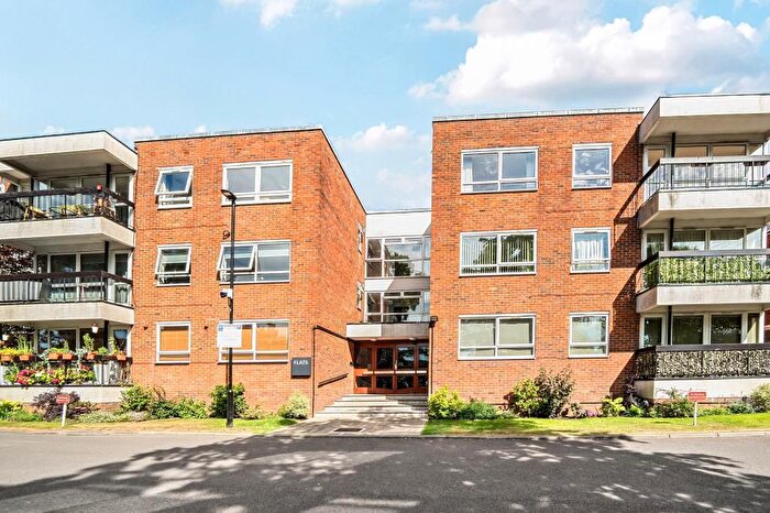2 Bedroom Flat To Rent In Greenacres, Hendon Lane, N3
