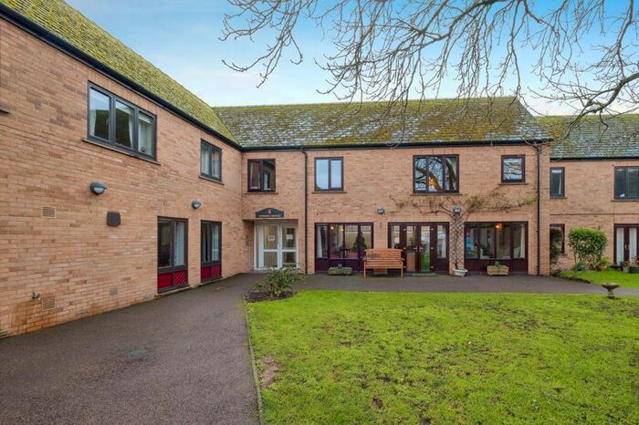 2 Bedroom Flat For Sale In Windmill Grange, Cambridge, CB24
