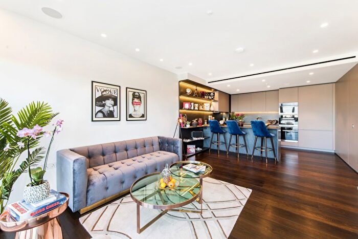 3 Bedroom Flat To Rent In Buckingham Palace Road, London, SW1W