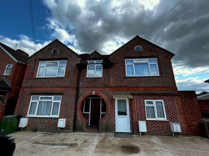 9 Bedroom Semi-Detached House To Rent In Slough, Berkshire, SL1