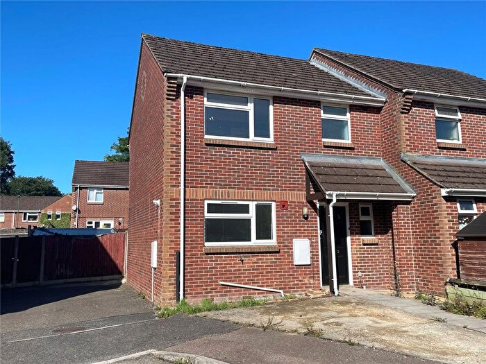 2 Bedroom Detached House For Sale In Chestnut Close, Midhurst, West Sussex, GU29