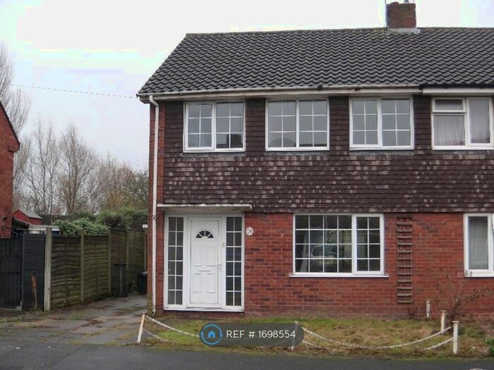 3 Bedroom Semi-Detached House To Rent In Buxton Road, Dudley, DY2