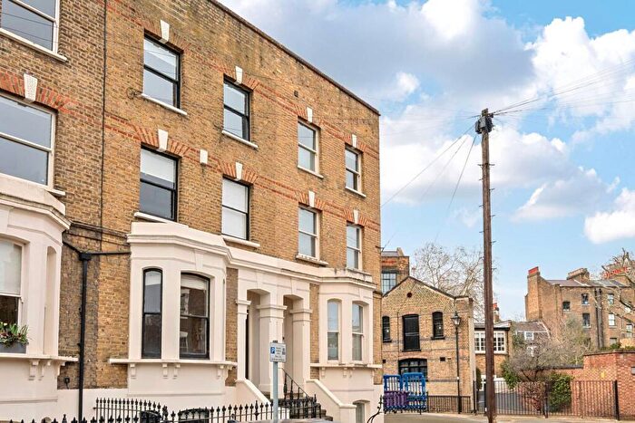 4 Bedroom End Of Terrace House For Sale In St Marys Gardens, Kennington, London, SE11