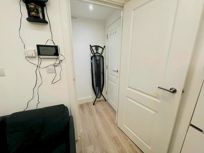 1 Bedroom Flat To Rent In Rita Road, London, SW8