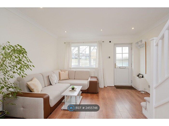 2 Bedroom End Of Terrace House To Rent In Kingfisher Court, Wimbledon, SW19