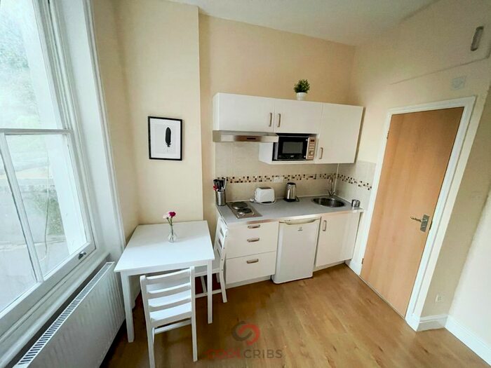 Studio To Rent In Blythe Road, London, W14