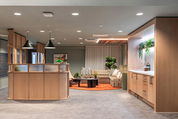 2 Bedroom Apartment To Rent In Emporium House East, Alloway Courtyard, Weldale Street, Reading, RG1