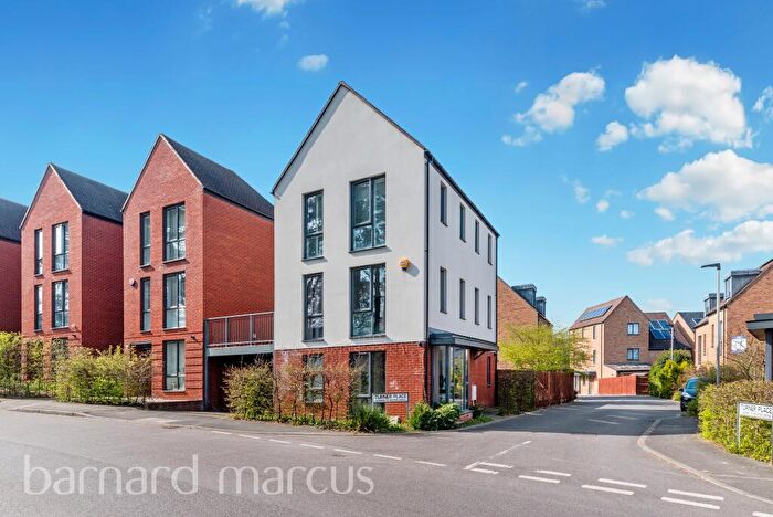 4 Bedroom Lodge To Rent In Turner Place, Coulsdon, CR5