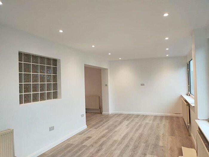 4 Bedroom Semi-Detached Bungalow To Rent In Crescent Drive South, Brighton, BN2