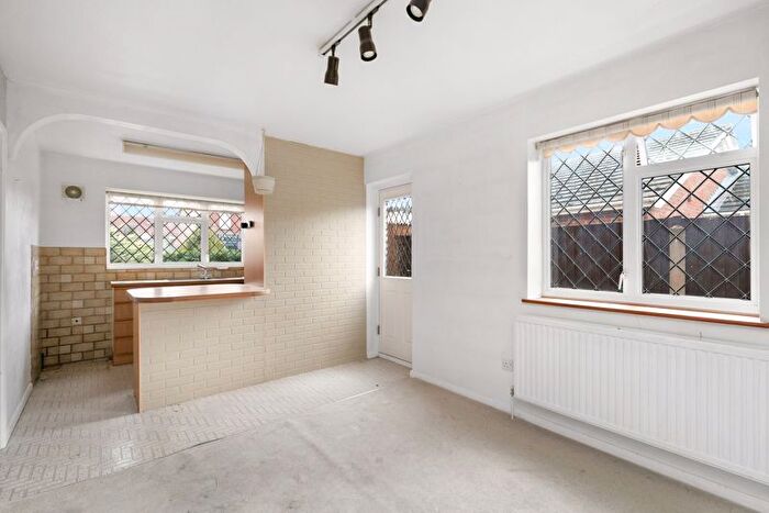 3 Bedroom Detached House For Sale In Laleham Road, Staines-Upon-Thames, TW18