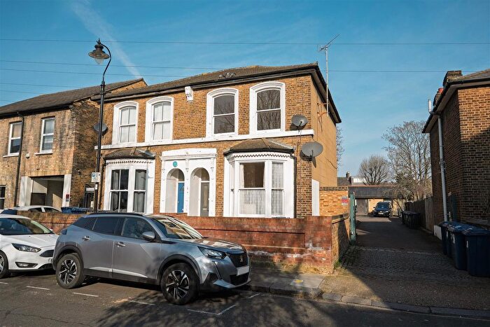 2 Bedroom Flat For Sale In Avenue Road, Acton, W3