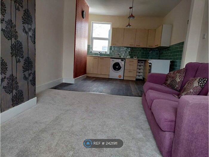 2 Bedroom Flat To Rent In Warren Rd, Romford, E10