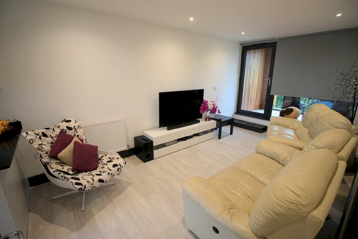 2 Bedroom Flat To Rent In Molesey Road, West Molesey KT8