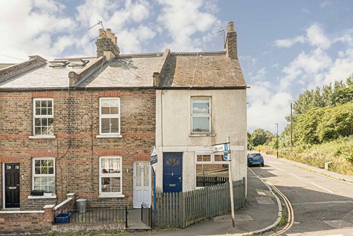 2 Bedroom Property To Rent In Worton Road, Isleworth, TW7