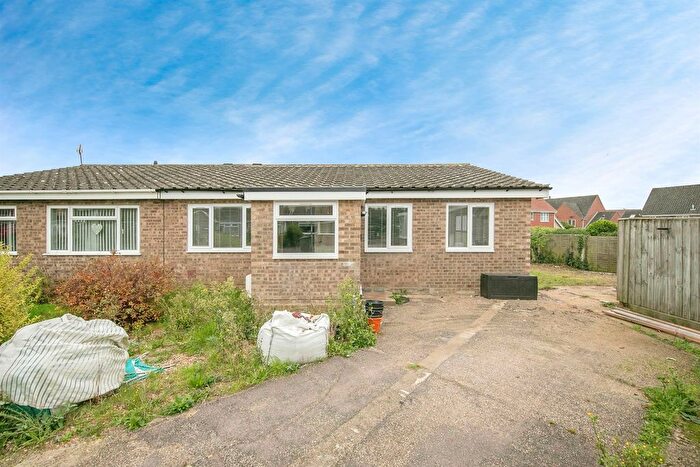 3 Bedroom Semi-Detached Bungalow For Sale In Trinity Close, Woodbridge, IP12