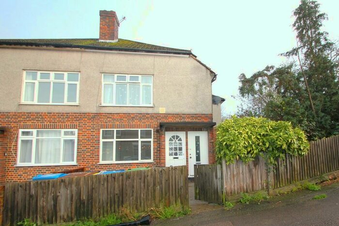 2 Bedroom Apartment To Rent In Chiltern Drive, Surbiton, KT5