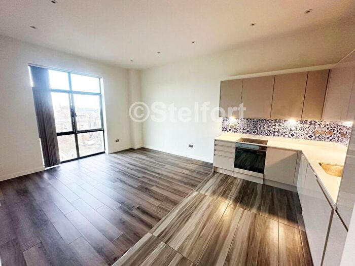 2 Bedroom Flat To Rent In Sussex Way, London, N7