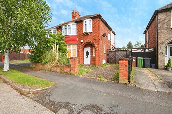 3 Bedroom Semi-Detached House For Sale In Grange Avenue, Peterborough, PE1