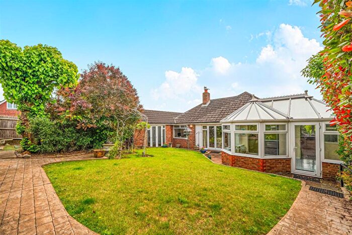 3 Bedroom Detached Bungalow For Sale In Hurst Road, Twyford, Berkshire, RG10