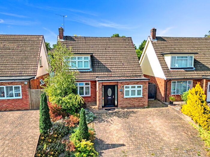 4 Bedroom Detached House To Rent In Coombe Drive, Addlestone, Surrey, KT15