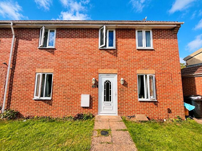 3 Bedroom Terraced House To Rent In Farrfield, Upper Stratton, Swindon, SN2