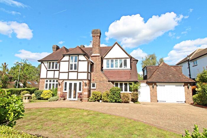 4 Bedroom Detached House For Sale In Hayes Lane, Beckenham, BR3