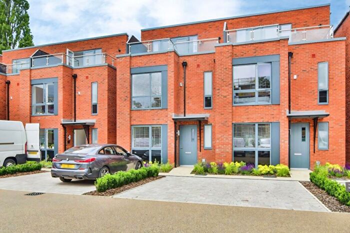 5 Bedroom Semi-Detached House To Rent In Lakenheath Close, Manchester, M20